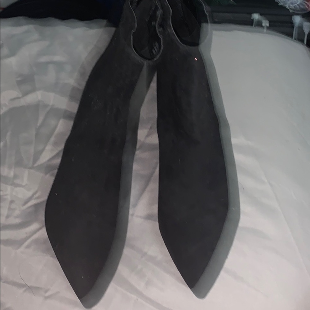 Rouge helium boots